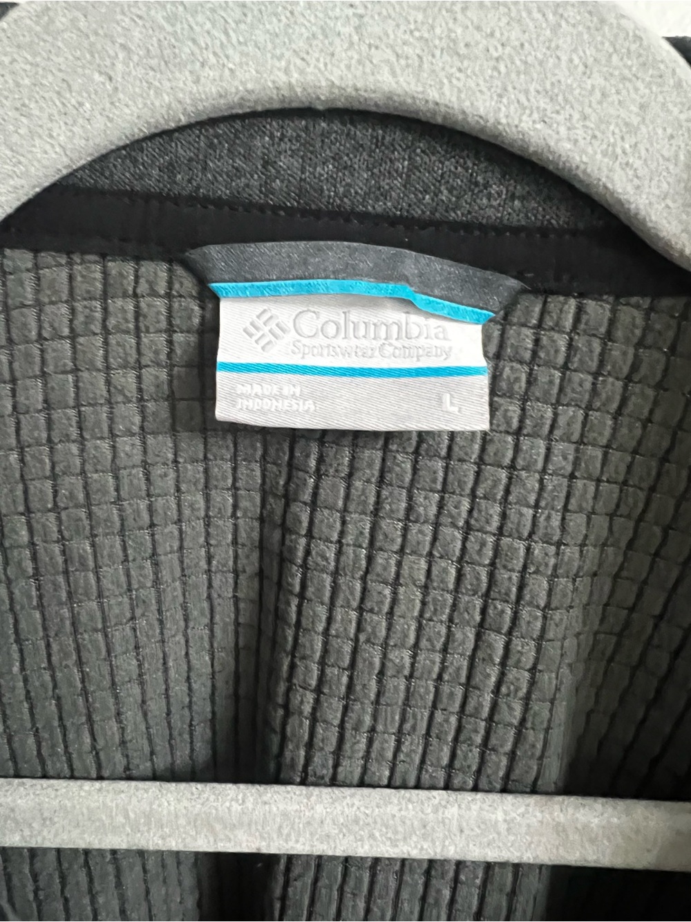 Columbia Men's Black Quarter-Zip Pullover - Picture 3 of 5